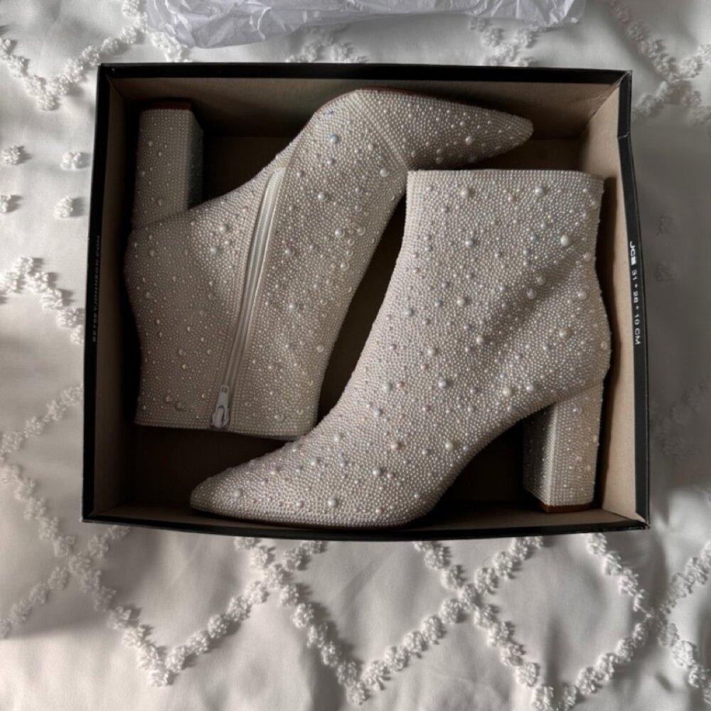 New Never Worn Betsy Johnson White Pearl Ankle Booties